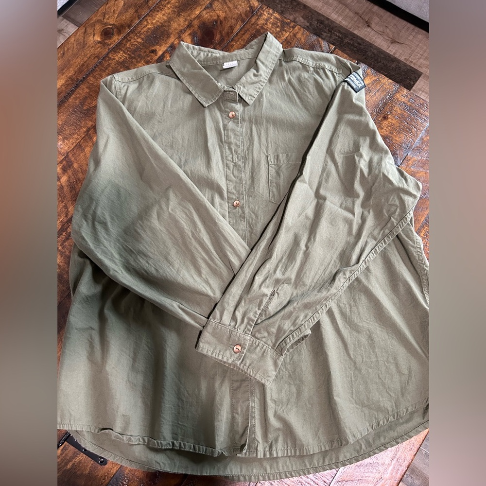Zumba Wear Olive Green Button-Up Shirt Size XL